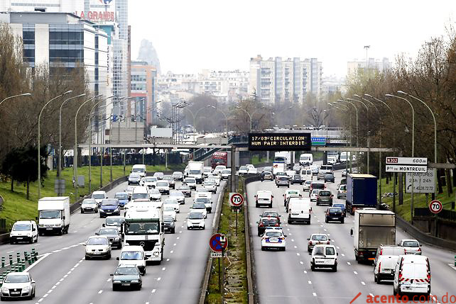 La circulación alterna en París por la contaminación reduce los atascos