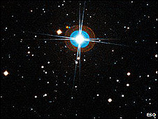 Descubren sistema planetario parecido al nuestro
