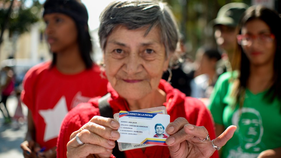 Qué es y cómo funciona el carnet de la patria que permitirá seguir comprando gasolina a precio subsidiado en Venezuela