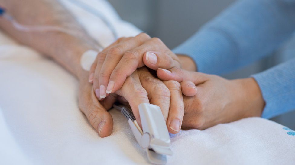 Cuáles son los tratamientos alternativos para el cáncer más populares pero de los que no hay evidencia científica