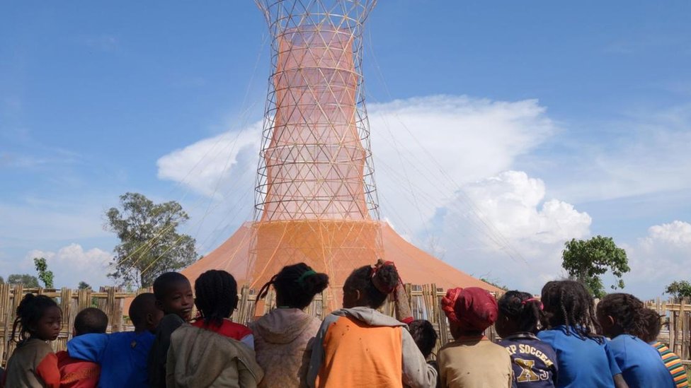 Las fascinantes tecnologías que logran obtener agua potable del aire