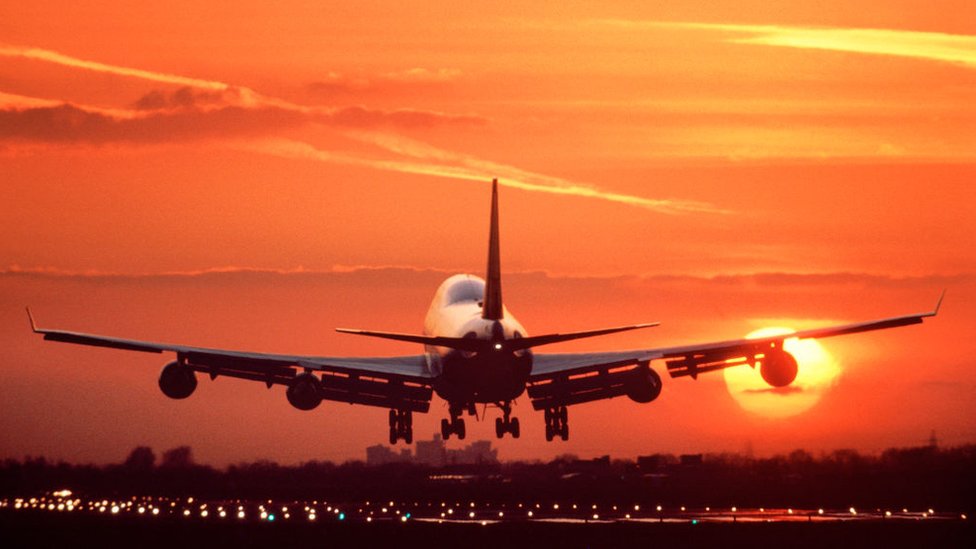 La fascinante historia del Boeing 747, el enorme avión que logró volar más lejos y con más pasajeros que ningún otro