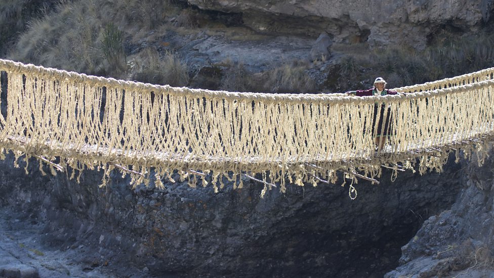Perú: la técnica ancestral que mantiene vivo el Q’eswachaka, el último puente inca en uso con al menos 6 siglos de antigüedad