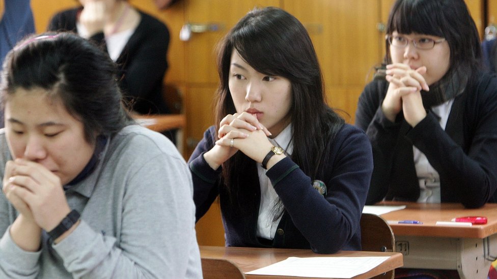 Suneung, el día en que Corea del Sur queda paralizado y en silencio por sus jóvenes