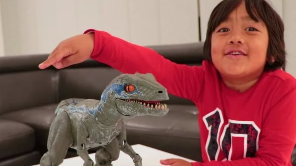 Ryan ToysReview: el niño de 8 años que se convirtió en el 
