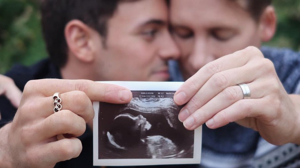 Dustin Lance Black y Tom Daley: por qué queremos que nuestro hijo conozca a la mujer que donó el óvulo para su nacimiento