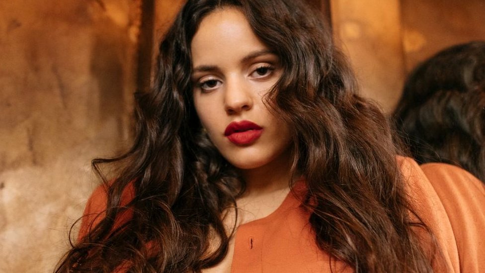 Rosalía, la joven cantante que ha revolucionado el flamenco y es uno de los sonidos de 2019 según la BBC