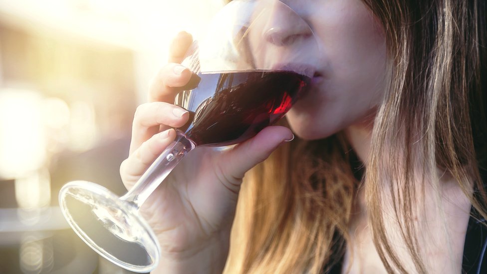 Así es como el alcohol daña tu ADN y hace que quieras tomar más