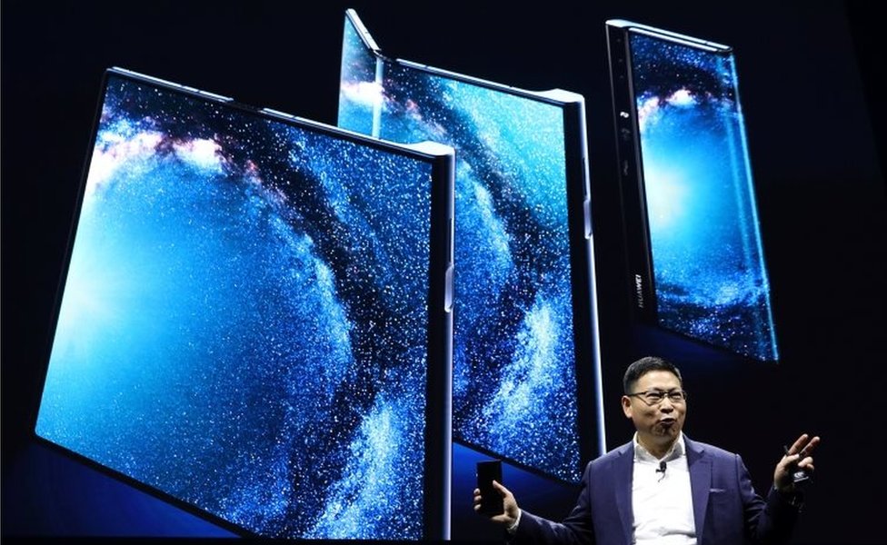 Huawei Mate X: así es el nuevo celular con pantalla plegable de la compañía china (y cómo se compara con el Samsung Galaxy Fold)