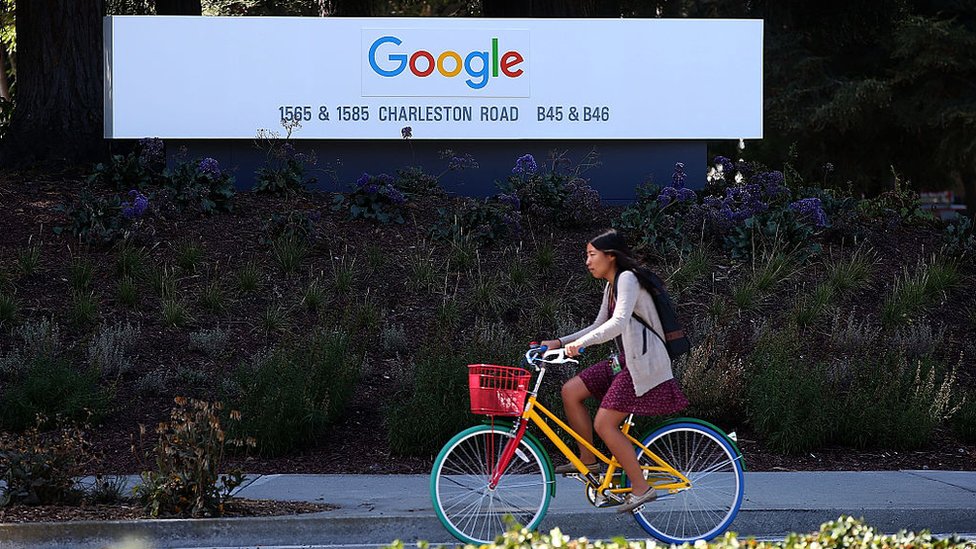 Google: lo que revela el polémico análisis de igualdad salarial del gigante tecnológico entre hombres y mujeres
