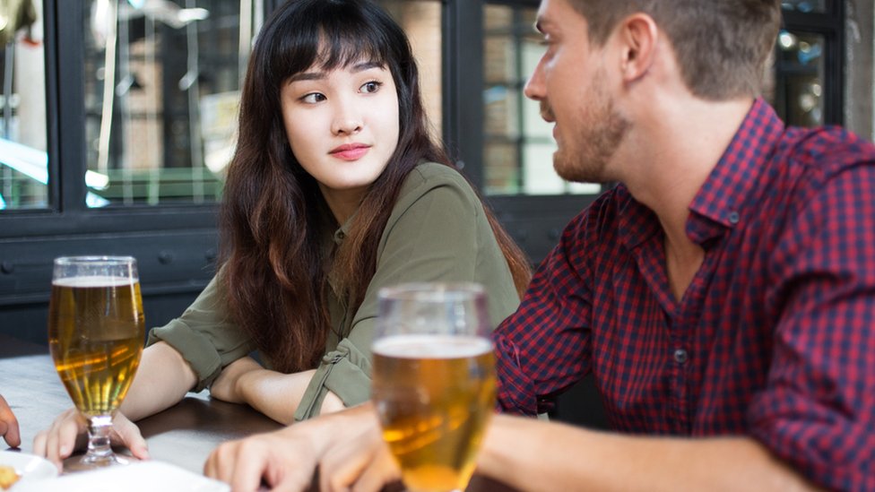 El estudio que desmonta la teoría de que beber de forma moderada es saludable