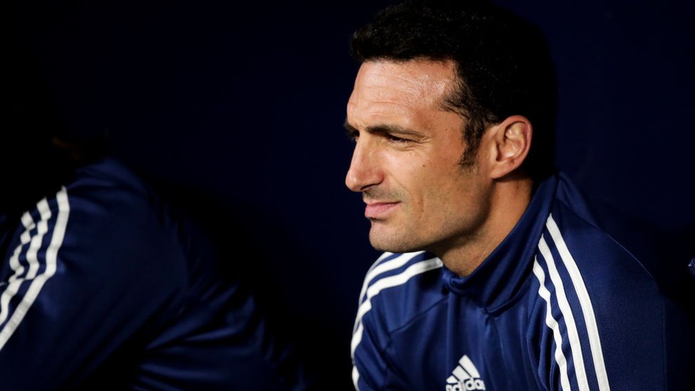 Lionel Scaloni, técnico de la selección de Argentina, sale del hospital tras ser internado por un accidente de bicicleta en España