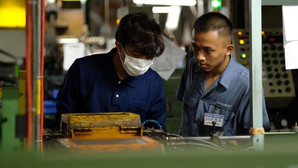 Cómo la negativa de Japón a aceptar inmigrantes ha agudizado sus problemas más graves
