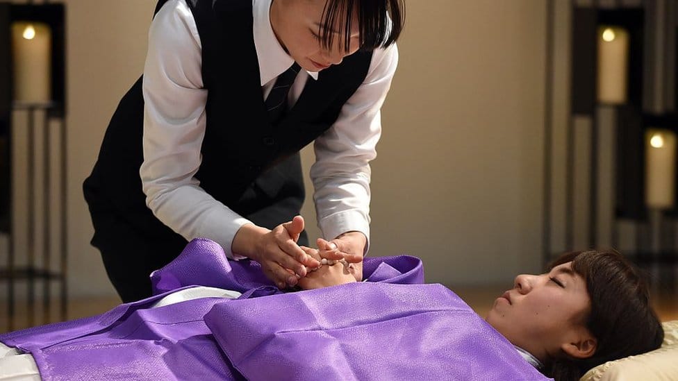 Seizenso, la tendencia en Japón de asistir a tu propio funeral… sin haber muerto