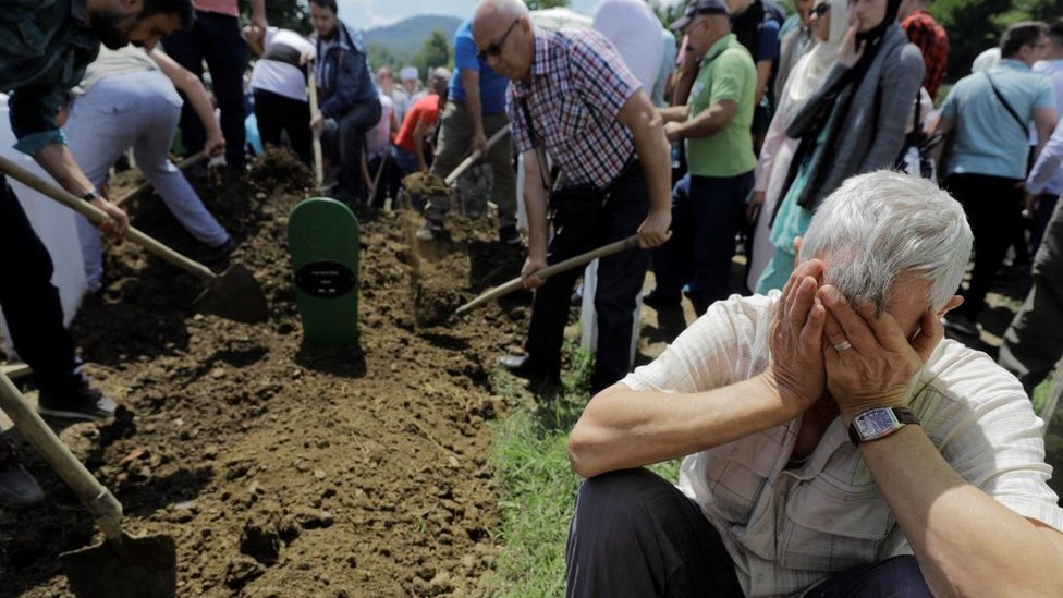 La indignación de las Madres de Srebrenica por la sentencia que declara a Holanda 10% responsable de la muerte de cientos de musulmanes bosnios