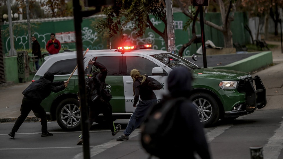 Instituto Nacional: qué hay detrás de las violentas protestas en uno de los liceos más prestigiosos de Chile