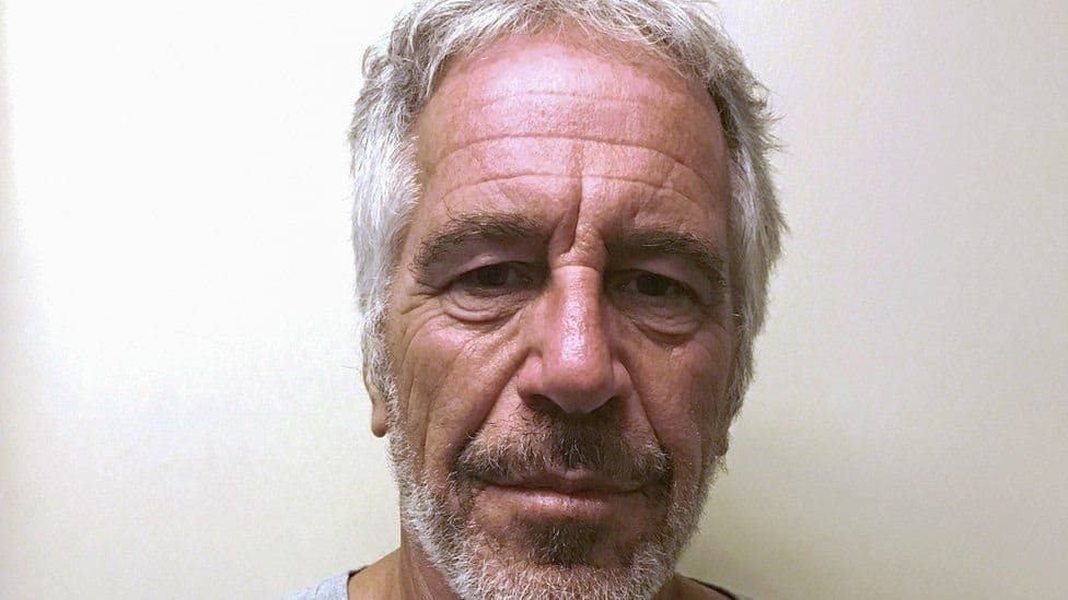 Encuentran muerto en su celda a Jeffrey Epstein, el multimillonario estadounidense acusado de tráfico sexual