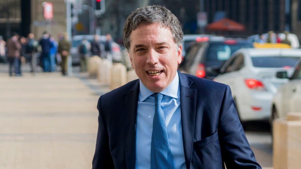 Crisis financiera en Argentina: dimite el ministro de Hacienda Nicolás Dujovne tras el hundimiento del peso y las bolsas