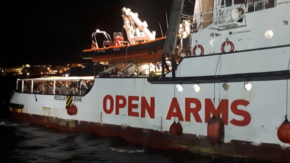 Open Arms: los 83 migrantes que pasaron más de 20 días en el mar desembarcan en Italia