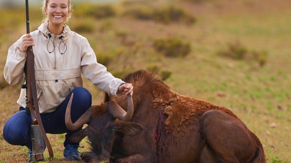 Por qué más de 100 científicos dicen que prohibir la caza de animales salvajes pone en peligro a esas especies