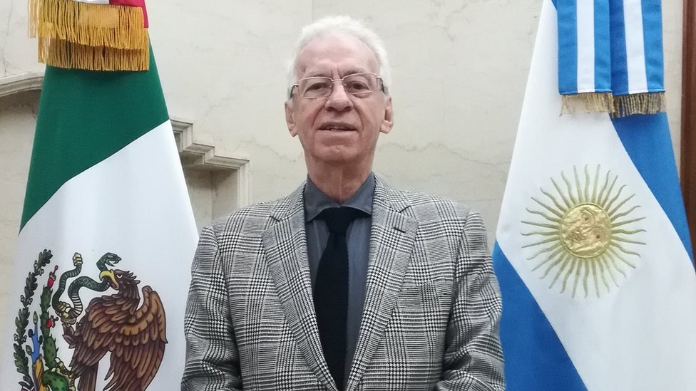 Ricardo Valero: la renuncia del embajador mexicano acusado de robar un libro tras revelarse que padece un problema neurológico