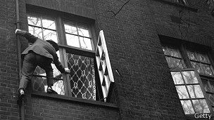 El ladrón que en vez de robar se encontró con un cadáver