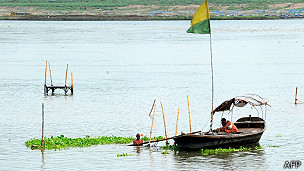 Decenas de miles de personas varadas por 