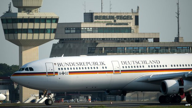 El alemán que bailó semidesnudo en un avión del gobierno