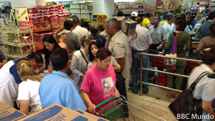¿Por qué hay que hacer tanta fila en Venezuela?