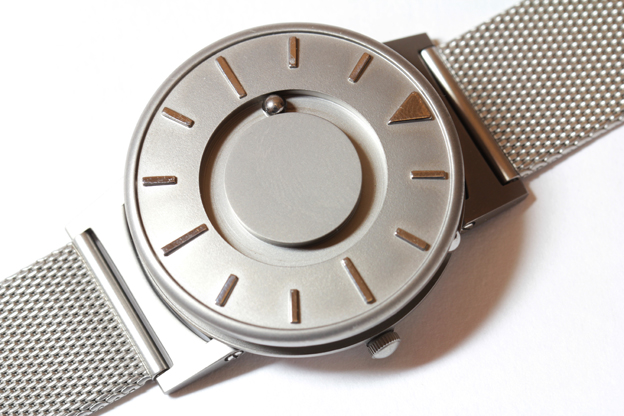 El reloj para ciegos que es un éxito entre los que sí ven