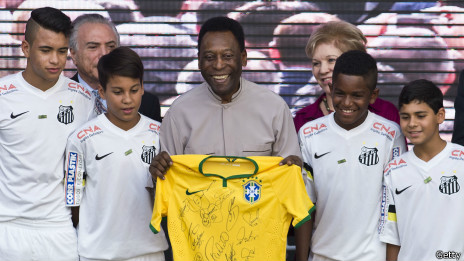 Pelé inaugura museo en honor a su leyenda