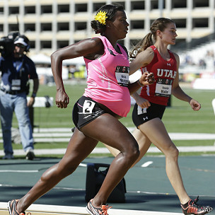 Atleta corre los 800 metros embarazada de 34 semanas