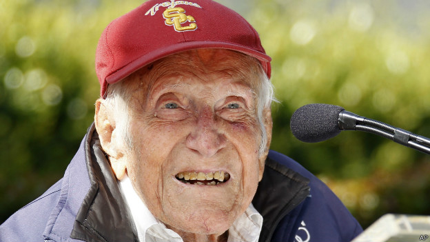 Murió Louis Zamperini, atleta olímpico y héroe de la Segunda Guerra Mundial