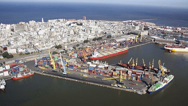 Argentina y Uruguay se enfrentan en la “guerra de los puertos”