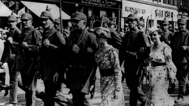 Día a día: Alemania mueve sus tropas hacia Francia