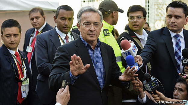 El expresidente Álvaro Uribe no encuentra dónde vivir