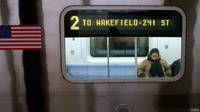 Los pasajeros que viajan de incógnito en el metro de Nueva York