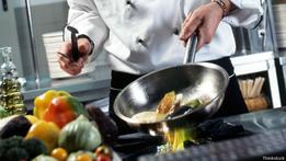 ¿Por qué cocinamos los alimentos y no los comemos crudos?