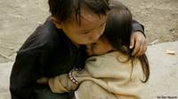La verdadera historia de la conmovedora foto de los "hermanos de Nepal" que se volvió viral