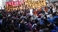Mueren dos jóvenes tras masiva marcha estudiantil en Chile