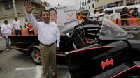 El candidato mexicano que hace campaña en batimóvil