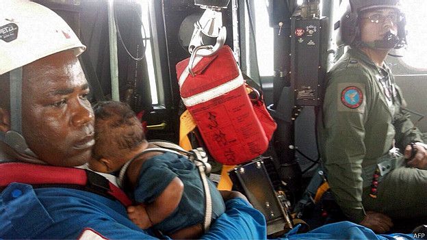 Madre y bebé sobreviven cinco días en la selva tras accidente aéreo