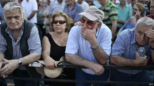 Grecia impone un "corralito" en horas cruciales para su futuro