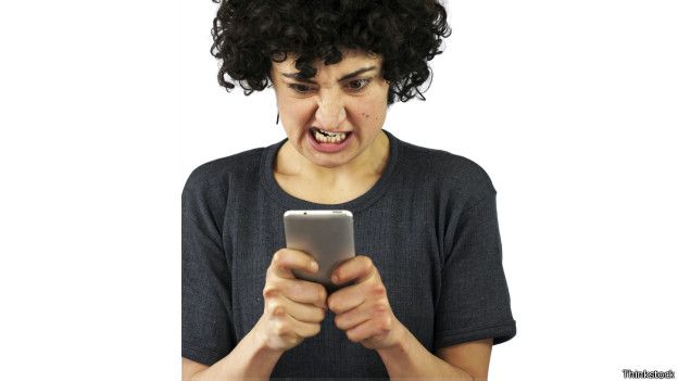 Las polémicas aplicaciones preinstaladas que se "comen" la memoria de tu teléfono Samsung