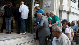 Los bancos en Grecia reabren sus puertas, pero sigue el corralito