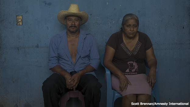 Los rostros de los padres de los 43 estudiantes desaparecidos de Ayotzinapa