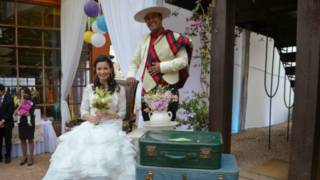 La improbable historia de amor de la alemana que se enamoró de uno de los 33 mineros de Chile y lo conquistó por Facebook