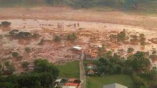 Al menos 17 muertos y 50 heridos por rotura dique en mina de Brasil