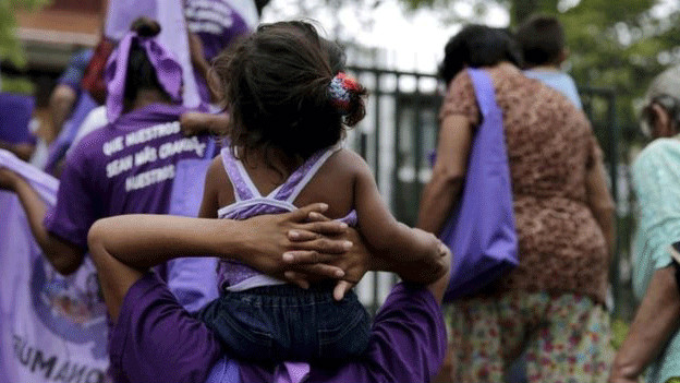 Paraguay: despiden a encargado de asuntos indígenas por "patear" a una indígena