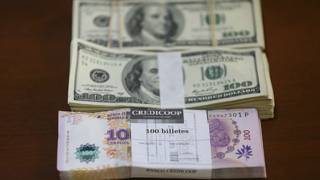 La abrupta devaluación del peso argentino de más del 30% en un solo día